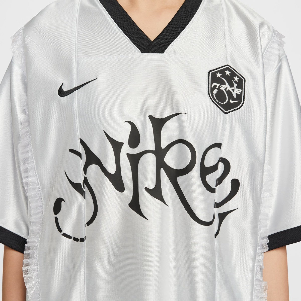 NIKE Women's NSW Short-Sleeve Graphic Jersey Top ナイキ ウィメンズ NSW ショートスリーブ グラフィック ジャージー トップ II1939【レディース トップス ジャージーシャツ レース切り替え オーバーサイズ 光沢ニット 洗濯機OK 25FW】