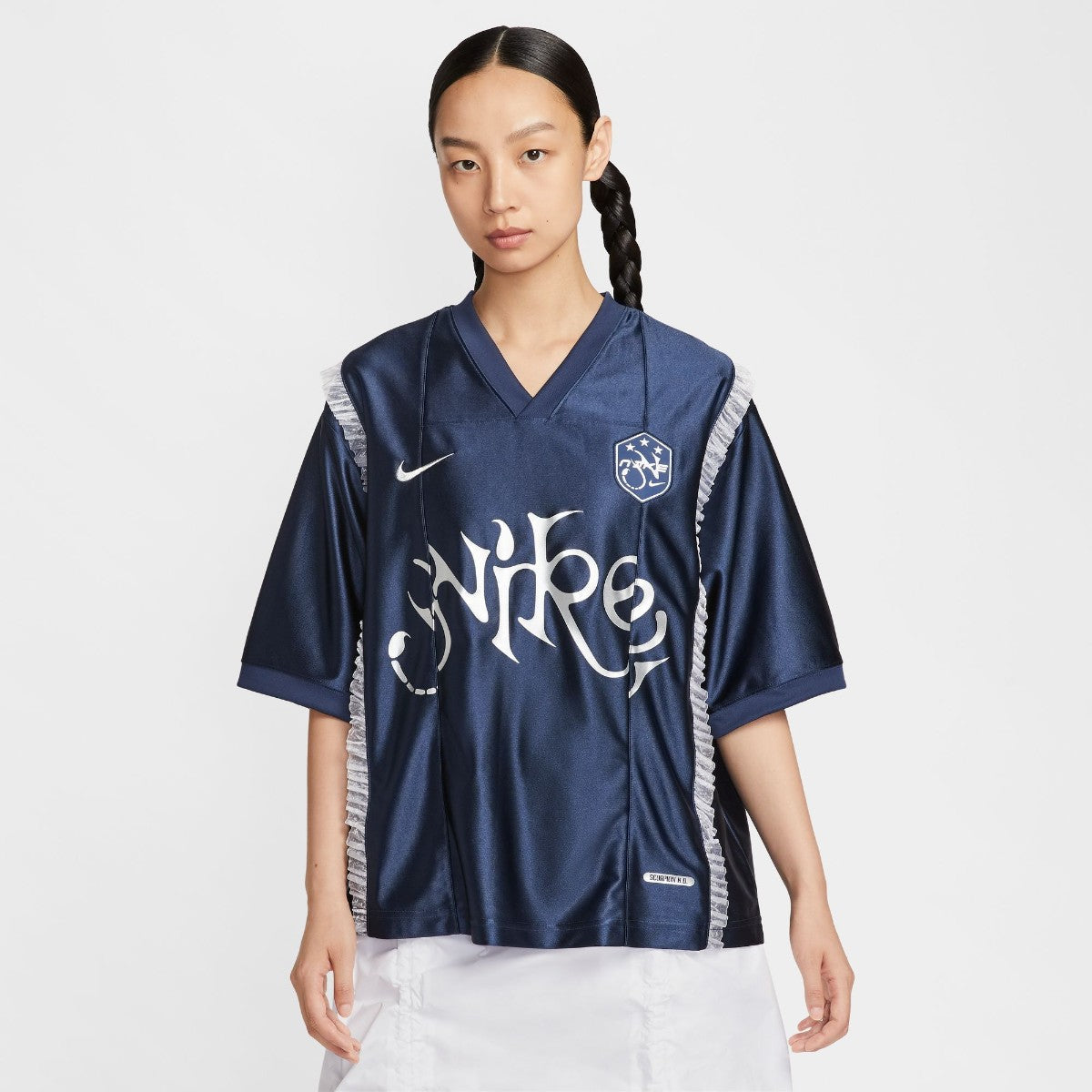 NIKE Women's NSW Short-Sleeve Graphic Jersey Top ナイキ ウィメンズ NSW ショートスリーブ グラフィック ジャージー トップ II1939【レディース トップス ジャージーシャツ レース切り替え オーバーサイズ 光沢ニット 洗濯機OK 25FW】