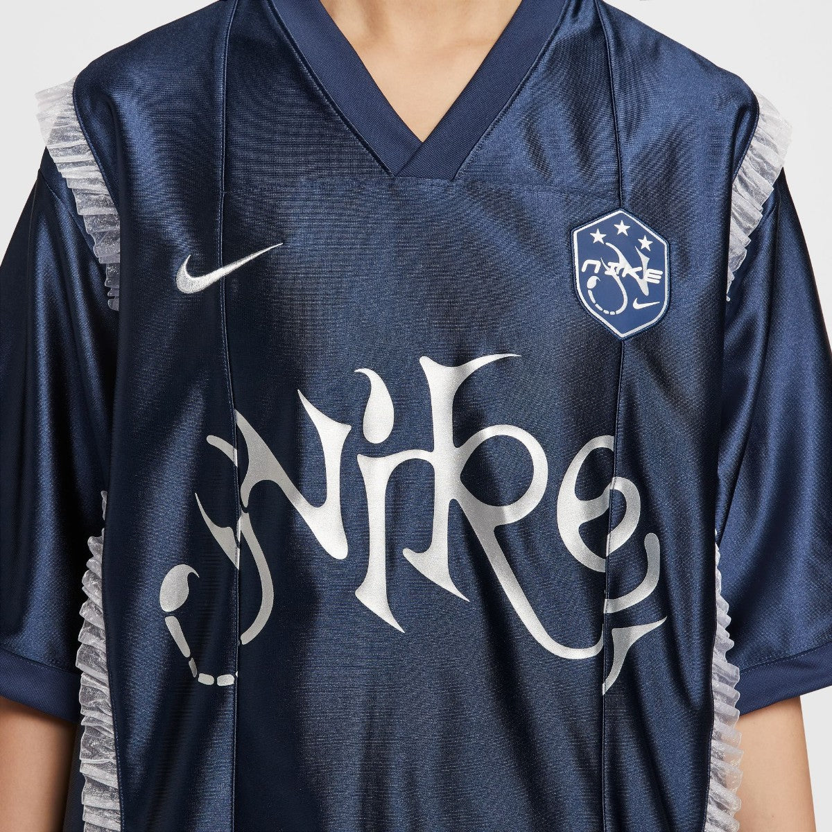 NIKE Women's NSW Short-Sleeve Graphic Jersey Top ナイキ ウィメンズ NSW ショートスリーブ グラフィック ジャージー トップ II1939【レディース トップス ジャージーシャツ レース切り替え オーバーサイズ 光沢ニット 洗濯機OK 25FW】