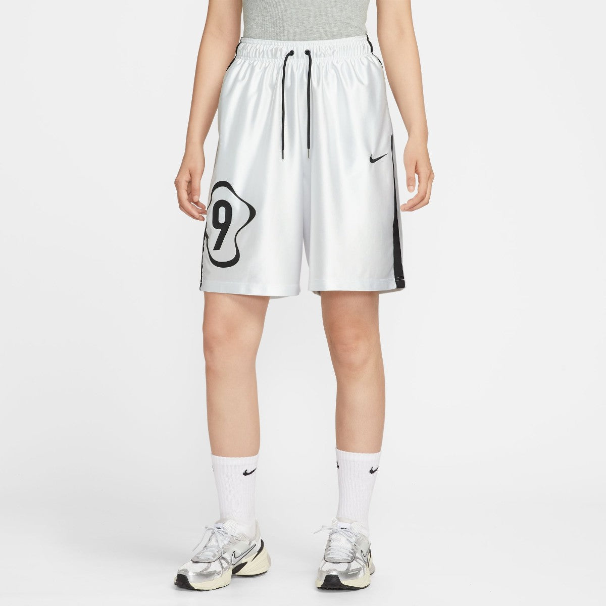 NIKE Women's NSW Mid-Rise Oversized Mesh Shorts ナイキ ウィメンズ NSW ミッドライズ オーバーサイズド メッシュ ショートパンツ II1943【レディース ショートパンツ スポーツウェア メッシュ素材 オーバーサイズ 吸汗速乾 洗濯機OK 25FW】