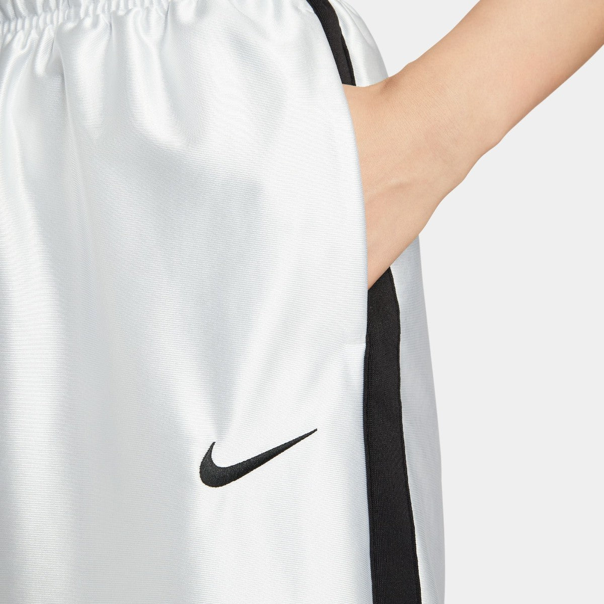NIKE Women's NSW Mid-Rise Oversized Mesh Shorts ナイキ ウィメンズ NSW ミッドライズ オーバーサイズド メッシュ ショートパンツ II1943【レディース ショートパンツ スポーツウェア メッシュ素材 オーバーサイズ 吸汗速乾 洗濯機OK 25FW】
