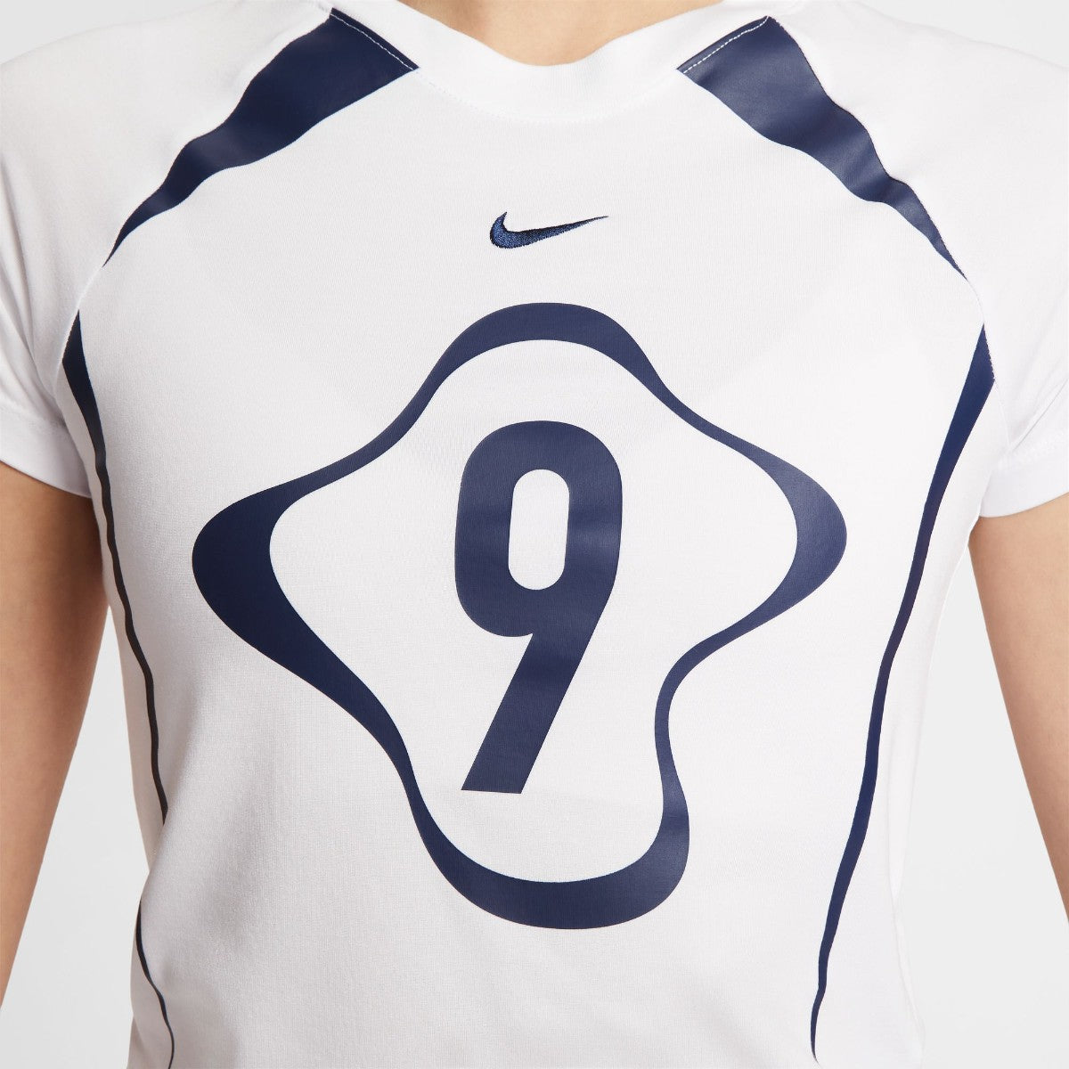 NIKE Women's NSW Chill Knit Graphic T-Shirt ナイキ ウィメンズ NSW チル ニット グラフィック Tシャツ II1950【レディース 半袖Tシャツ ジャージー素材 スリムフィット ラグラン ストレッチ素材 洗濯機OK 25FW】