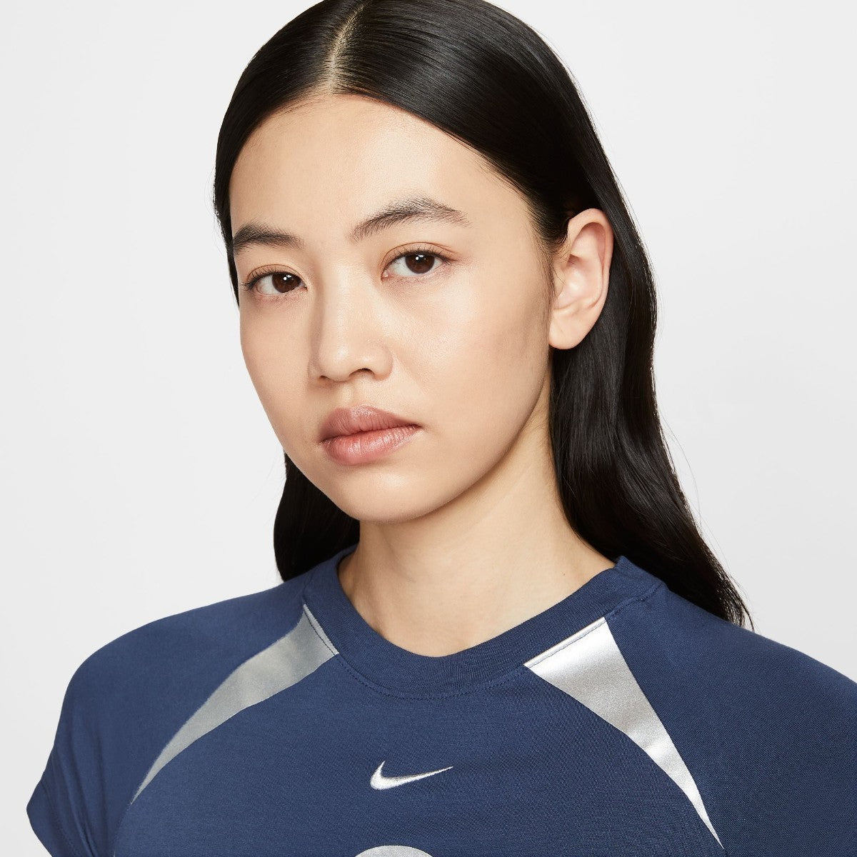NIKE Wmns NSW Chill Knit Graphic T-Shirt ナイキ ウィメンズ NSW チル ニット グラフィック Tシャツ II1950【レディース 半袖Tシャツ ラグラン グラフィック タイト スリムフィット 25FW】