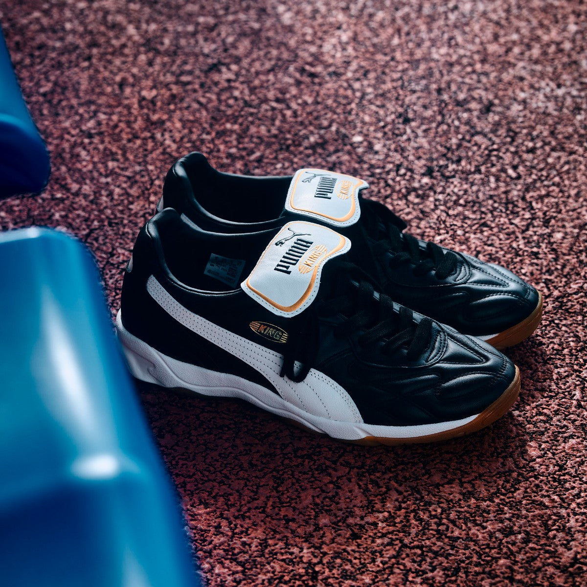 PUMA KING INDOOR プーマ キング インドア 401683-01【メンズ スニーカー シューズ スパイクモチーフ レトロ 25FW】