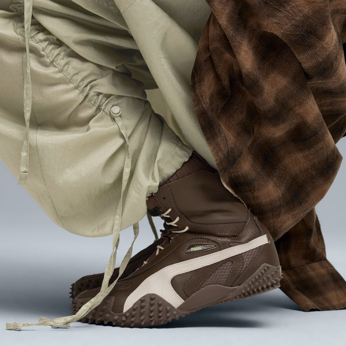 PUMA MOSTRO MID WNS プーマ モストロ ミッド ウィメンズ 402872-04【レディース スニーカー ハイブリッド デザイン スパイク ソール カジュアル ブーツライク 25FW】