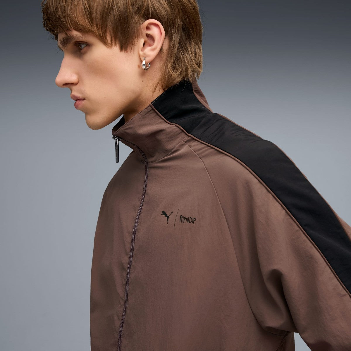 PUMA PUMA x RIPNDIP T7 OVERSIZED TRACK JACKET プーマ PUMA x RIPNDIP T7 オーバーサイズド トラック ジャケット 632418【メンズ トラックジャケット ジップアップ リサイクル素材 オーバーサイズ スポーツミックス コラボ 25FW】