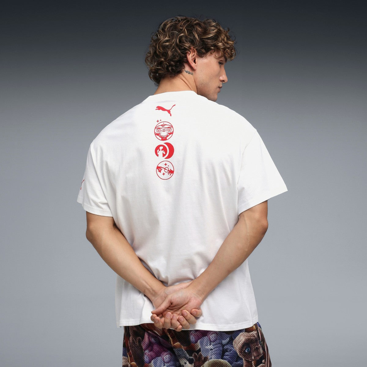 PUMA HOOPS x E.T. TEE I プーマ HOOPS x E.T. Tシャツ I 633103【メンズ Tシャツ 半袖 グラフィック 映画 コラボ 25FW】