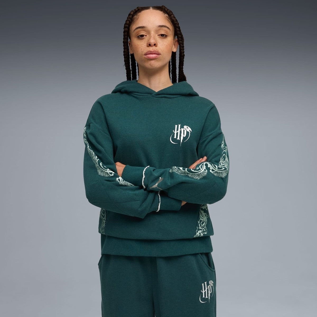 PUMA HOOPS X HARRY POTTER HOODIE プーマ フーブス×ハリーポッター フーディ 633108-01【レディース フード付きパーカー バスケットボールウェア コラボ 25FW】