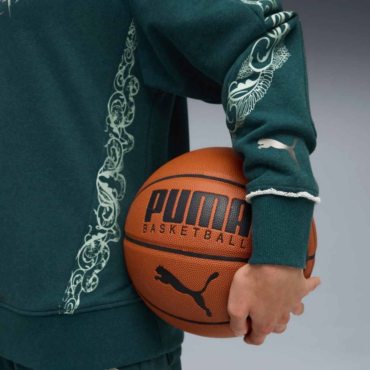 PUMA HOOPS X HARRY POTTER HOODIE プーマ フーブス×ハリーポッター フーディ 633108-01【レディース フード付きパーカー バスケットボールウェア コラボ 25FW】