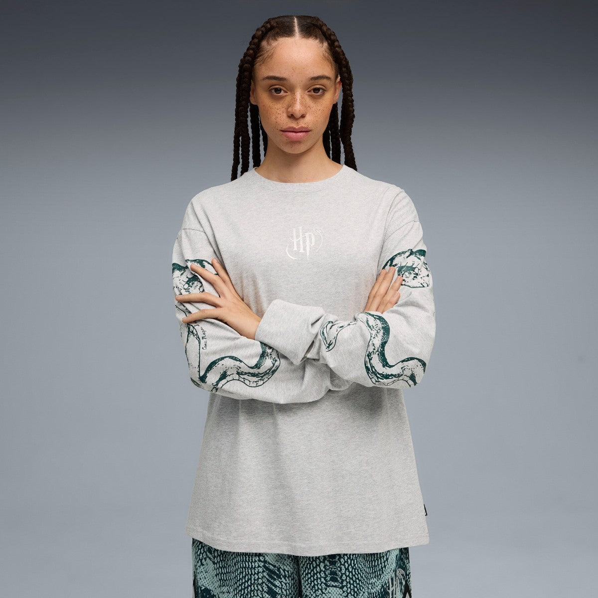 PUMA HOOPS X HARRY POTTER LS TEE プーマ フープス×ハリーポッター 長袖Tシャツ 633116-01【レディース 長袖Tシャツ ロンT バスケットボールウェア コラボ 25FW】