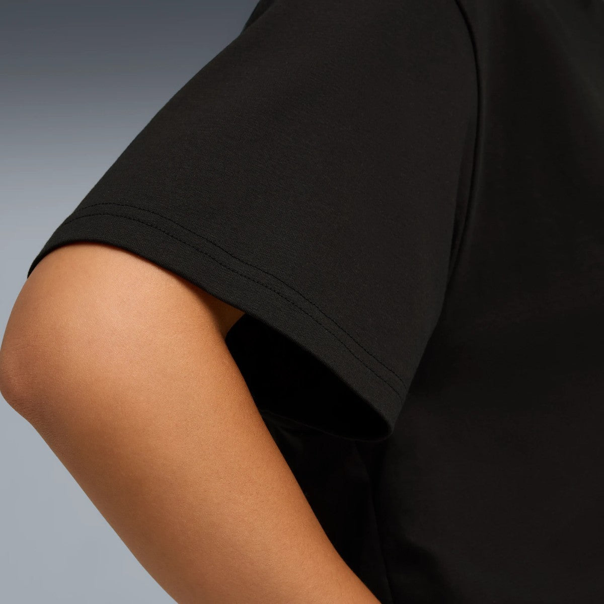 PUMA PUMA x ROSE RELAXED TEE プーマ プーマ x ロゼ リラックスド Tシャツ 633806【レディース Tシャツ 半袖 リラックスシルエット ロゴ コラボ 25FW】