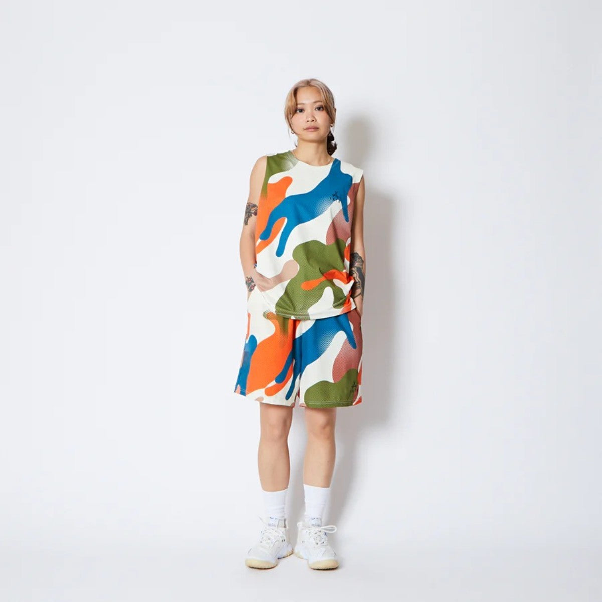 AKTR FREE MOTION SLEEVELESS SP SHIRTS アクター フリー モーション スリーブレス SP シャツ 225-002001【メンズ ノースリーブTシャツ グラフィック ストレッチ性 速乾性 25FW】