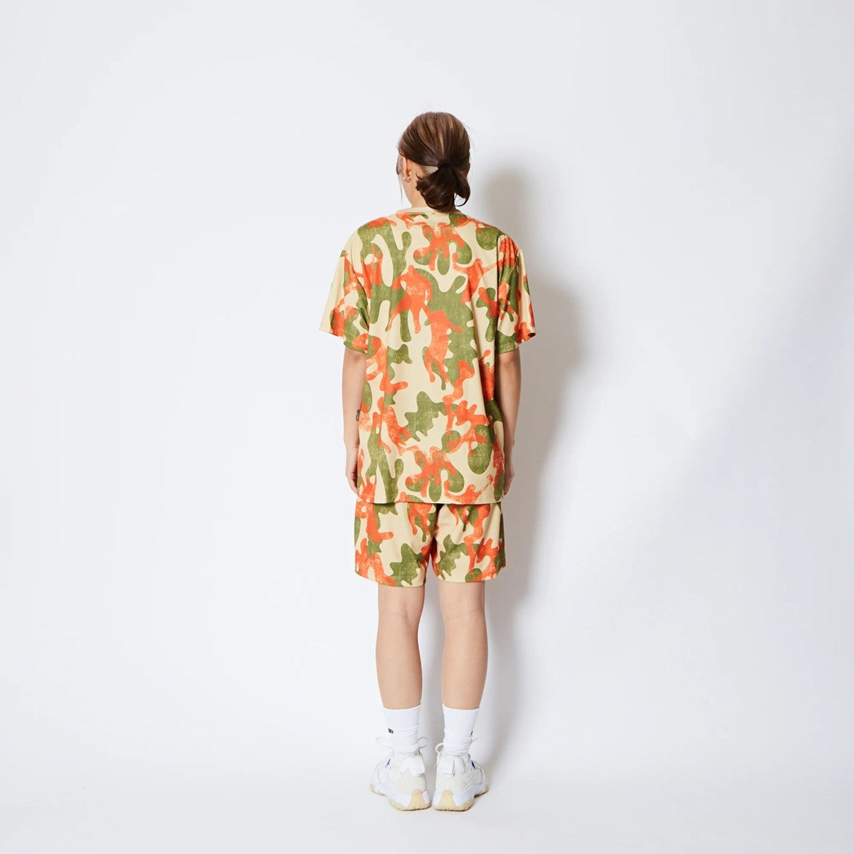 AKTR PLAY CAMO AKTR LOGO SPORTS TEE アクター プレイ カモ アクター ロゴ スポーツ Tシャツ 225-012005【メンズ トップス Tシャツ 半袖 カモフラージュ 総柄 25FW】