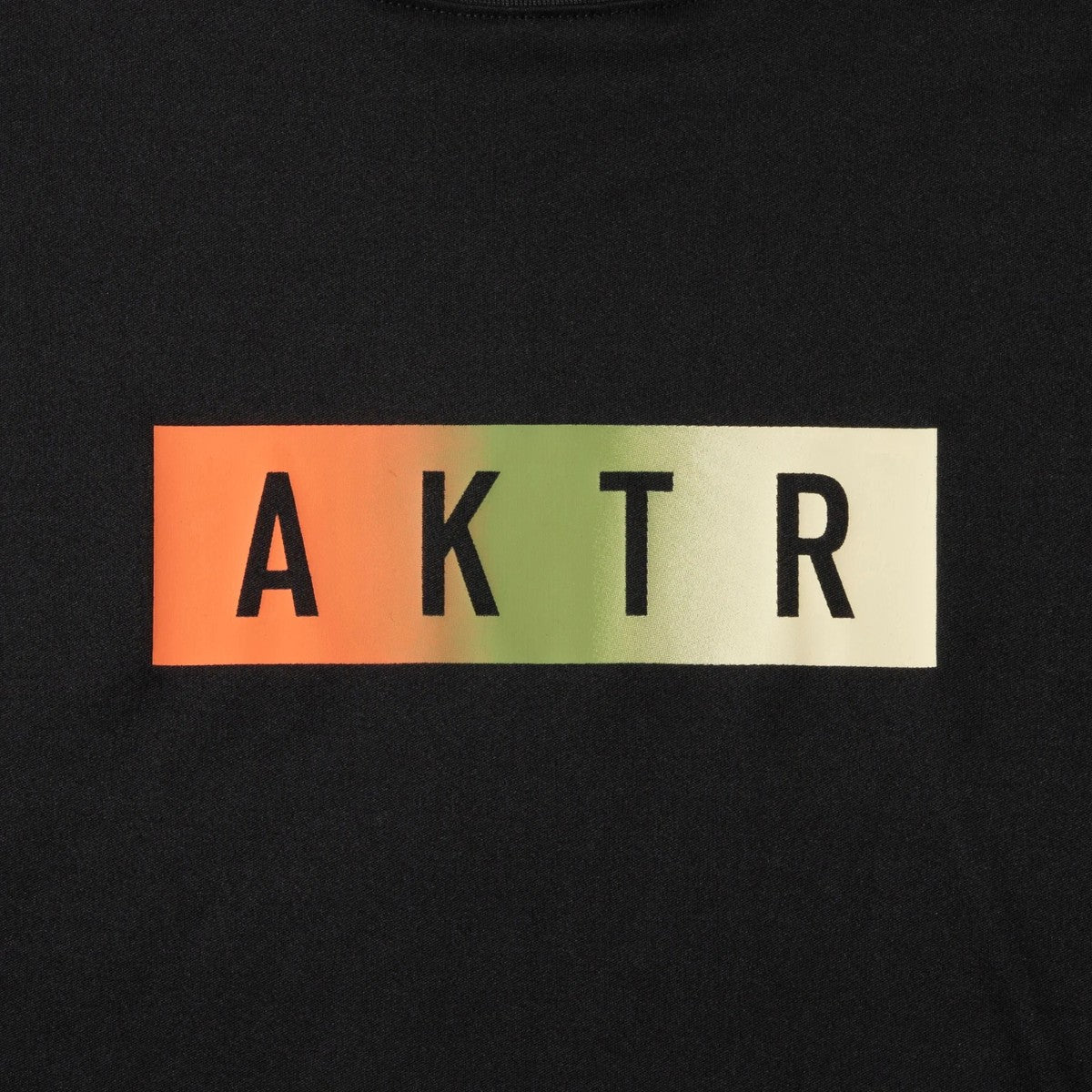 AKTR FADE BOX LOGO L/S SPORTS TEE アクター フェード ボックス ロゴ ロングスリーブ スポーツ Tシャツ 225-020005【メンズ Tシャツ グラデーション 長袖 トレーニング 25FW】