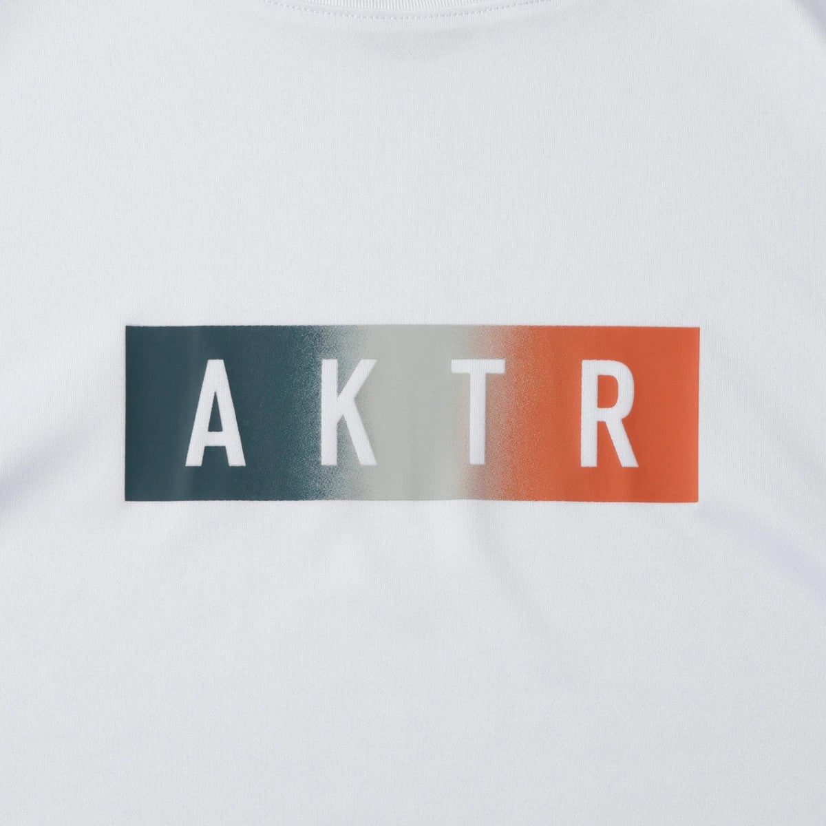 AKTR FADE BOX LOGO L/S SPORTS TEE アクター フェード ボックス ロゴ ロングスリーブ スポーツ Tシャツ 225-020005【メンズ Tシャツ グラデーション 長袖 トレーニング 25FW】