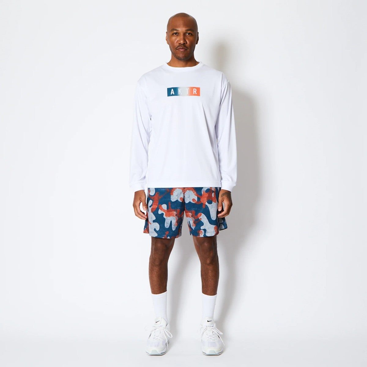 AKTR FADE BOX LOGO L/S SPORTS TEE アクター フェード ボックス ロゴ ロングスリーブ スポーツ Tシャツ 225-020005【メンズ Tシャツ グラデーション 長袖 トレーニング 25FW】