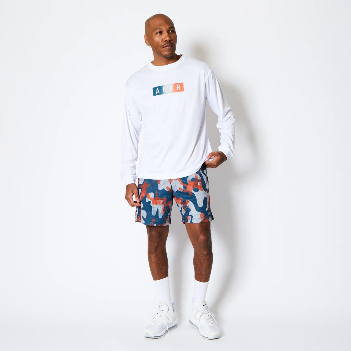 AKTR FADE BOX LOGO L/S SPORTS TEE アクター フェード ボックス ロゴ ロングスリーブ スポーツ Tシャツ 225-020005【メンズ Tシャツ グラデーション 長袖 トレーニング 25FW】