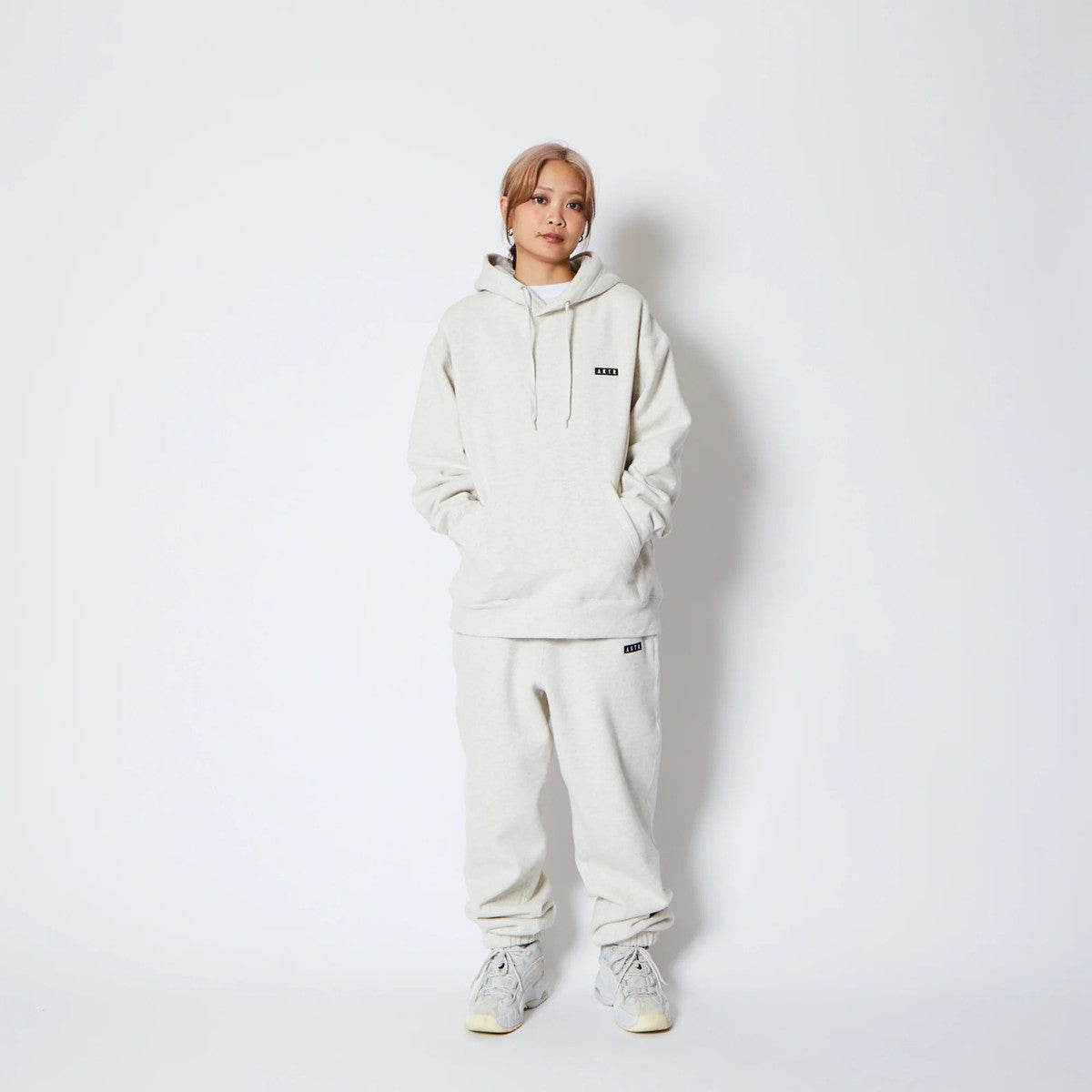 AKTR 1-PT LOGO SWEAT PULLOVER HOODIE アクター ワンポイント ロゴ スウェット プルオーバー フーディ 225-023010【メンズ パーカー フーディ スウェット 裏起毛 トレーニング スポーツ 25FW】
