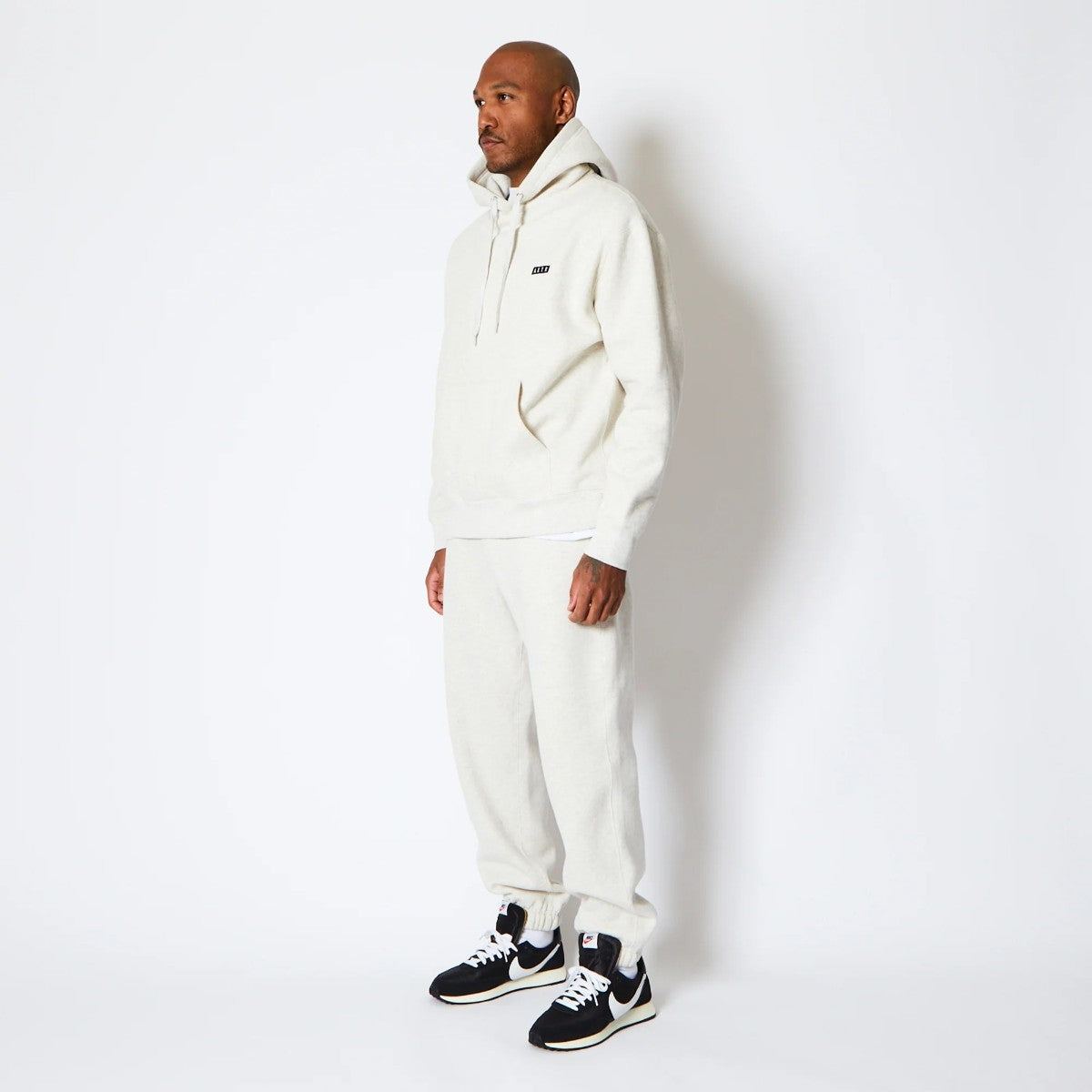 AKTR 1-PT LOGO SWEAT PULLOVER HOODIE アクター ワンポイント ロゴ スウェット プルオーバー フーディ 225-023010【メンズ パーカー フーディ スウェット 裏起毛 トレーニング スポーツ 25FW】