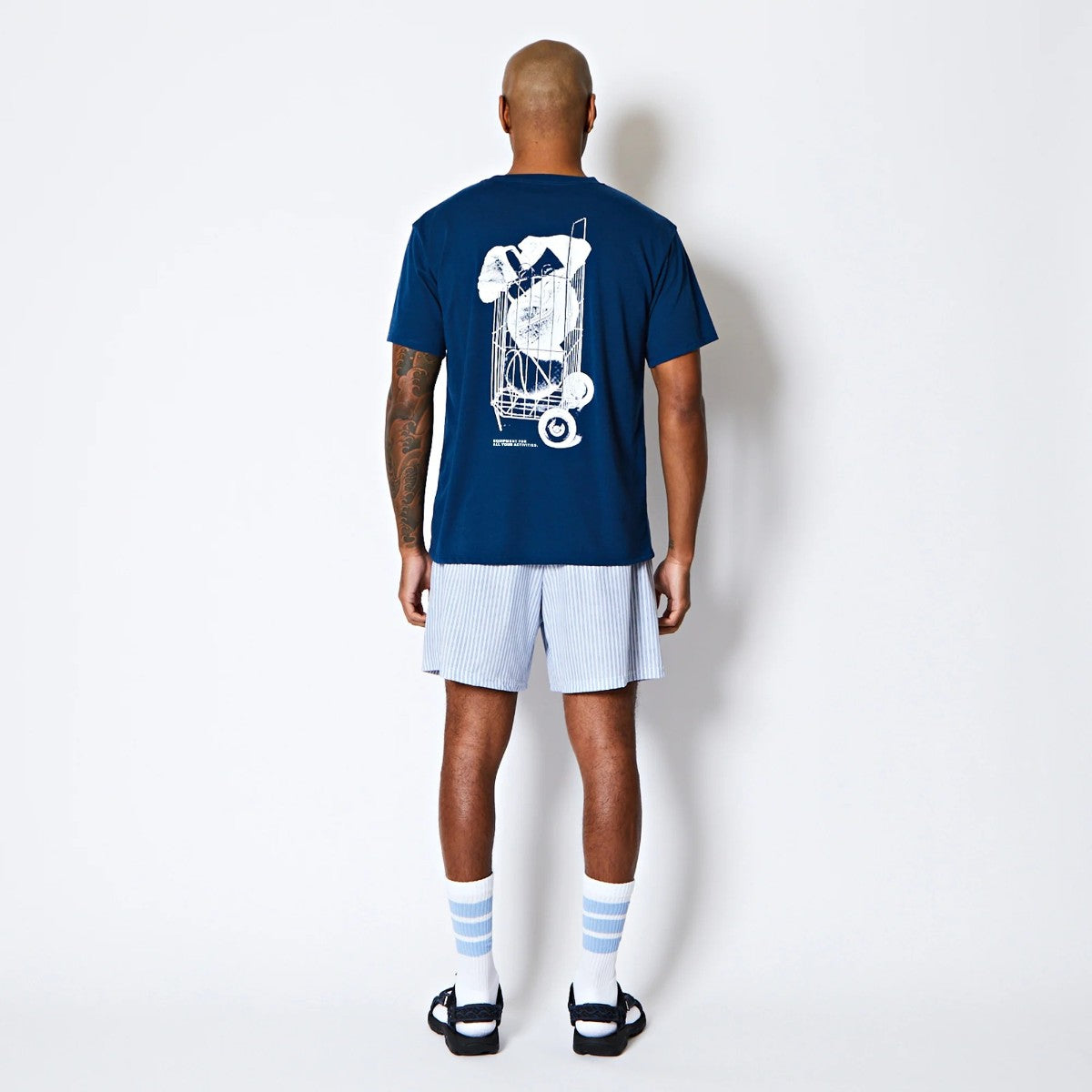 AKTR FREEDOM GRAPHIC LOOSE FIT T/C TEE アクター フリーダム グラフィック ルーズフィット T/C ティー 225-029005【メンズ 半袖Tシャツ グラフィック ロゴ リラックスシルエット 25FW】