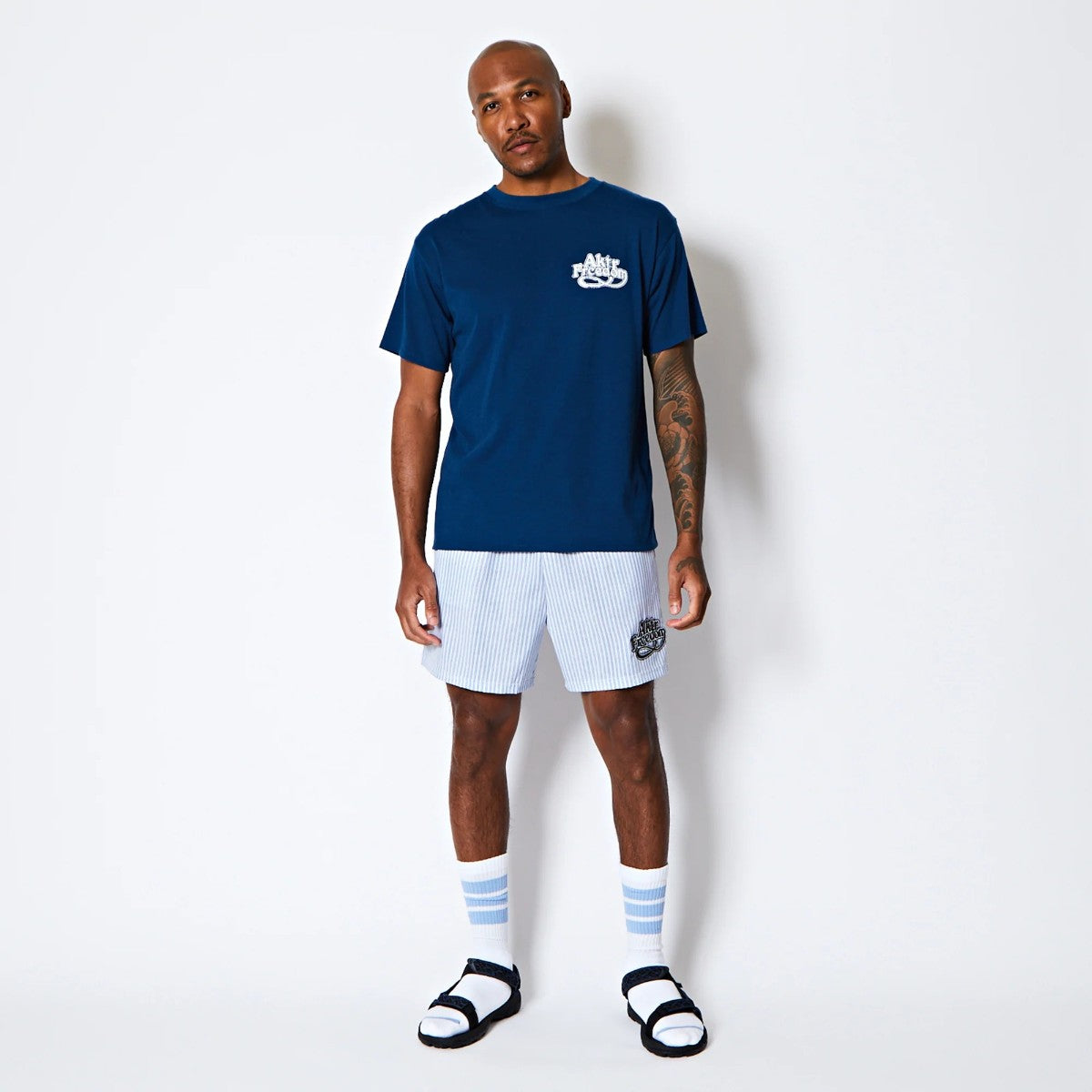 AKTR FREEDOM GRAPHIC LOOSE FIT T/C TEE アクター フリーダム グラフィック ルーズフィット T/C ティー 225-029005【メンズ 半袖Tシャツ グラフィック ロゴ リラックスシルエット 25FW】