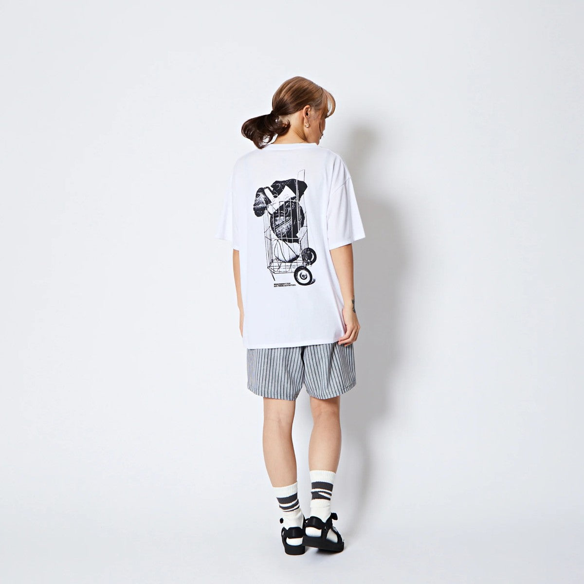 AKTR FREEDOM GRAPHIC LOOSE FIT T/C TEE アクター フリーダム グラフィック ルーズフィット T/C ティー 225-029005【メンズ 半袖Tシャツ グラフィック ロゴ リラックスシルエット 25FW】