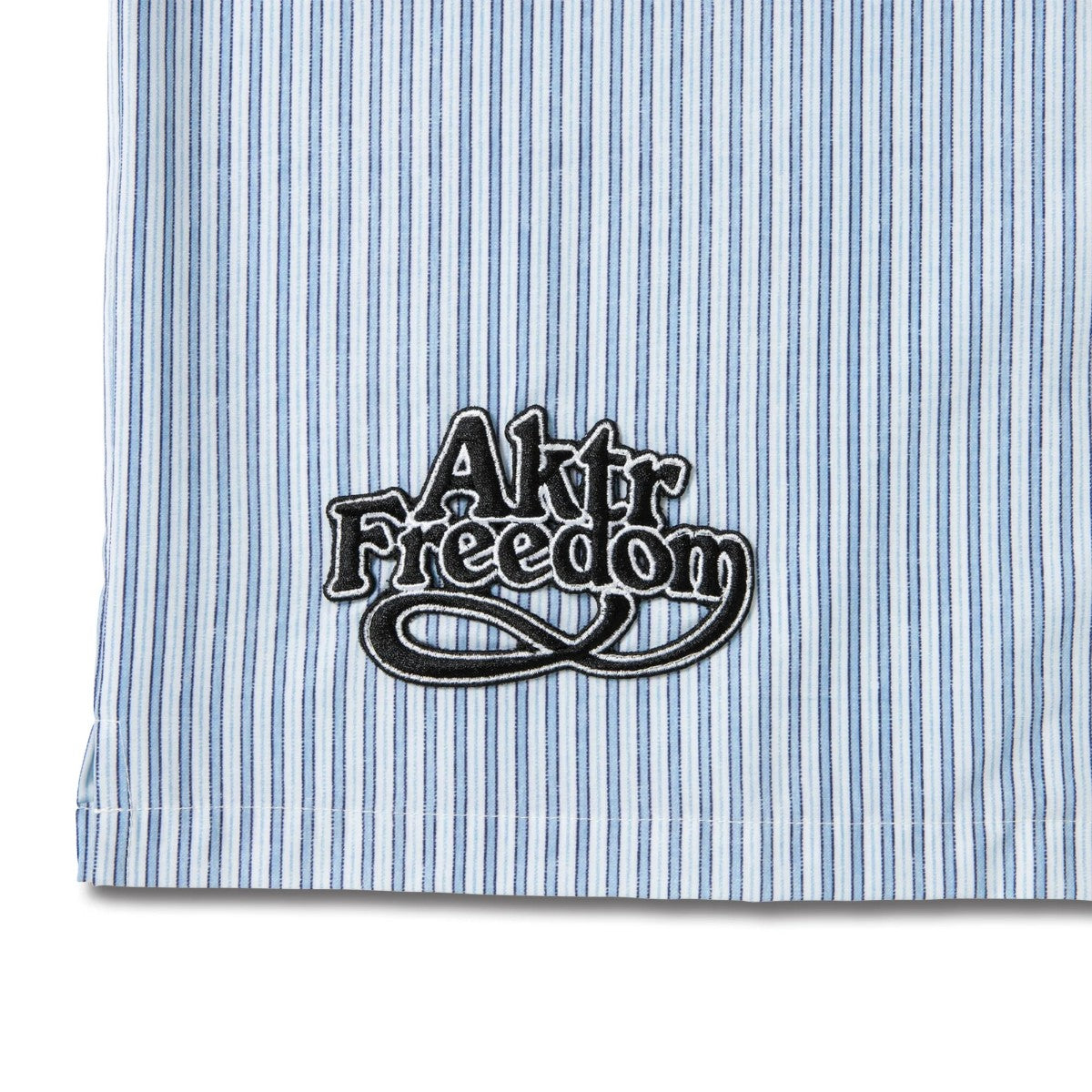 AKTR FREEDOM STRIPE SHIRTS アクター フリーダム ストライプ シャツ 225-031010【メンズ 半袖開襟シャツ ストライプ ロゴ ストレッチ 25FW】