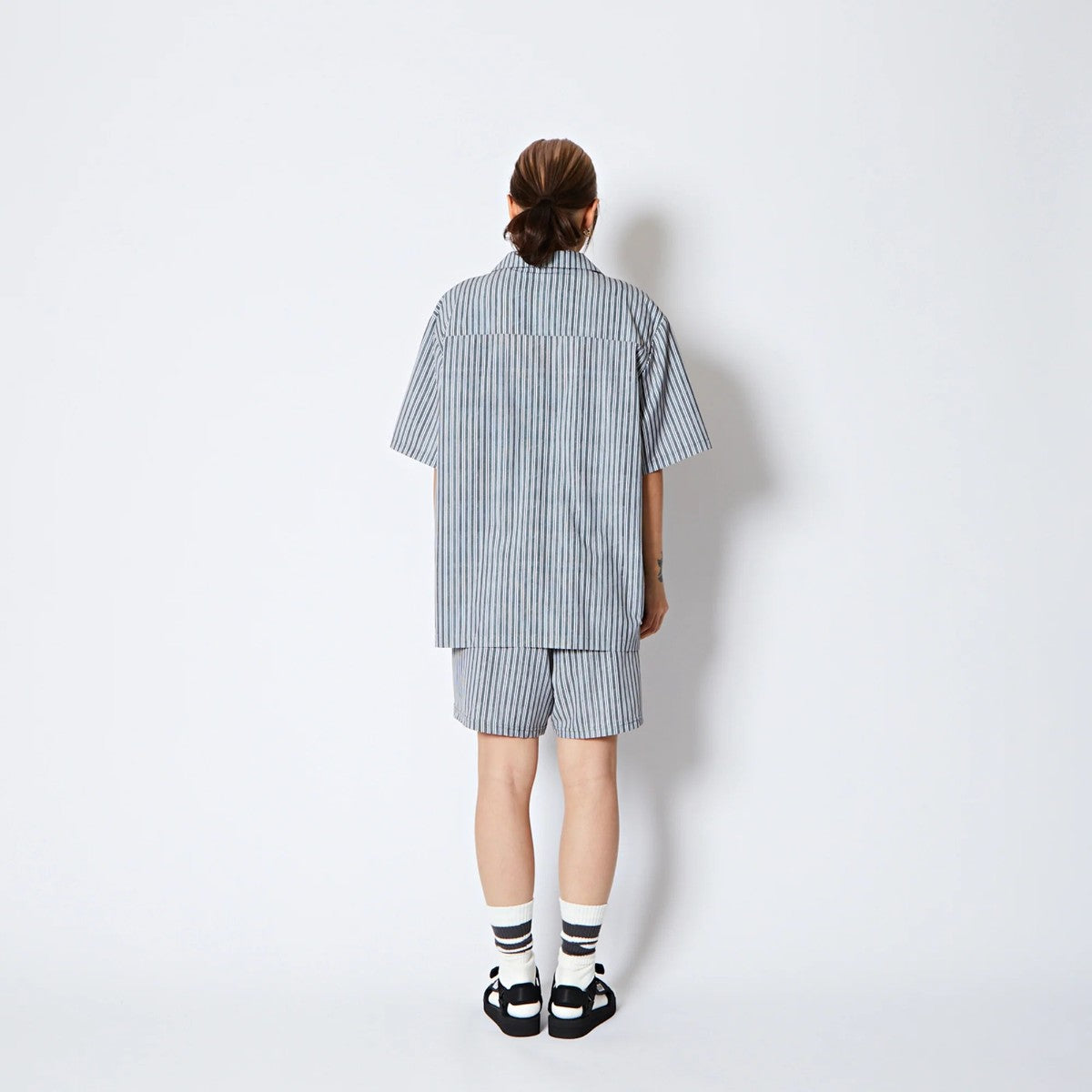 AKTR FREEDOM STRIPE SHIRTS アクター フリーダム ストライプ シャツ 225-031010【メンズ 半袖開襟シャツ ストライプ ロゴ ストレッチ 25FW】