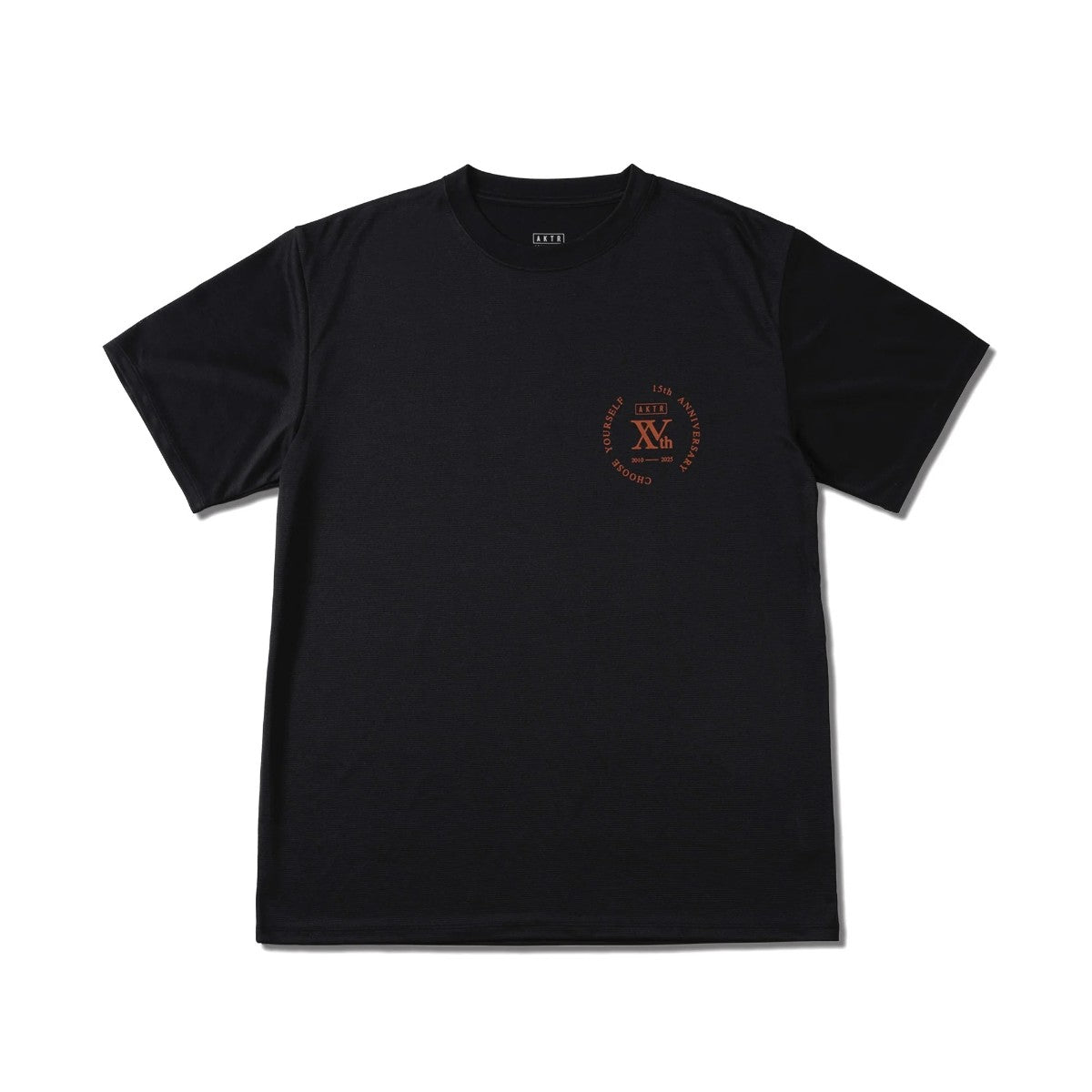 AKTR 15TH ANNIVERSARY SPORTS TEE アクター 15TH アニバーサリー スポーツ ティー 225-041005【メンズ 半袖Tシャツ グラフィック エンブレム ロゴ バックプリント 25FW】