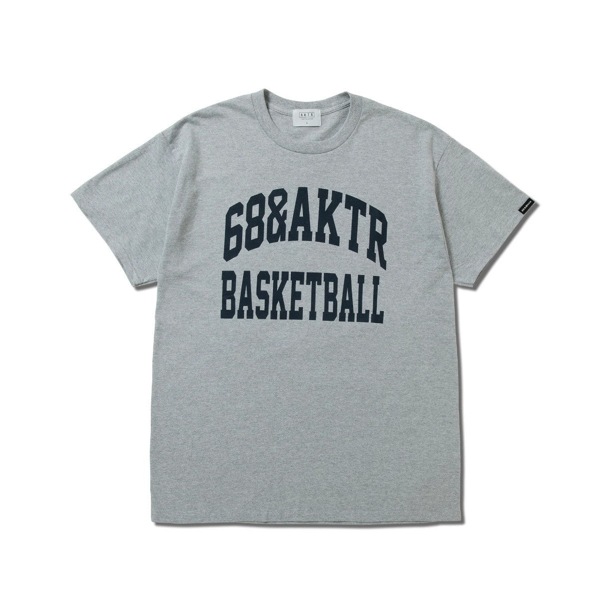 AKTR 68xAKTR ARCH LOGO TEE アクター 68xAKTR アーチロゴ ティー 225-042005【メンズ 半袖Tシャツ カレッジロゴ コラボ 25FW】
