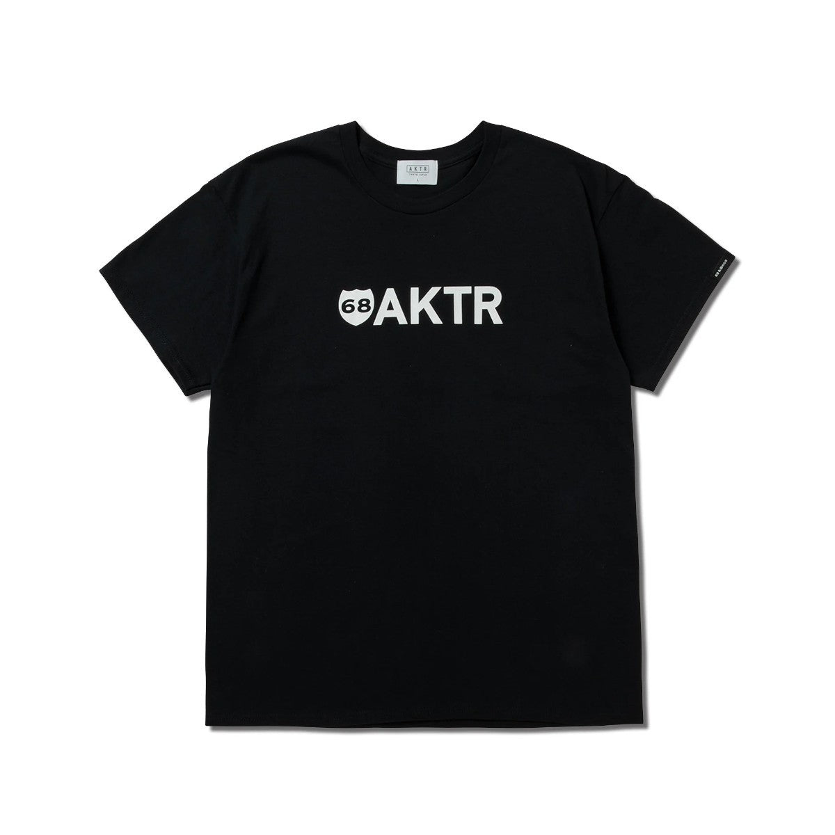 AKTR 68xAKTR LOGO TEE アクター 68xAKTR ロゴ ティー 225-044005【メンズ 半袖Tシャツ コラボ 25FW】