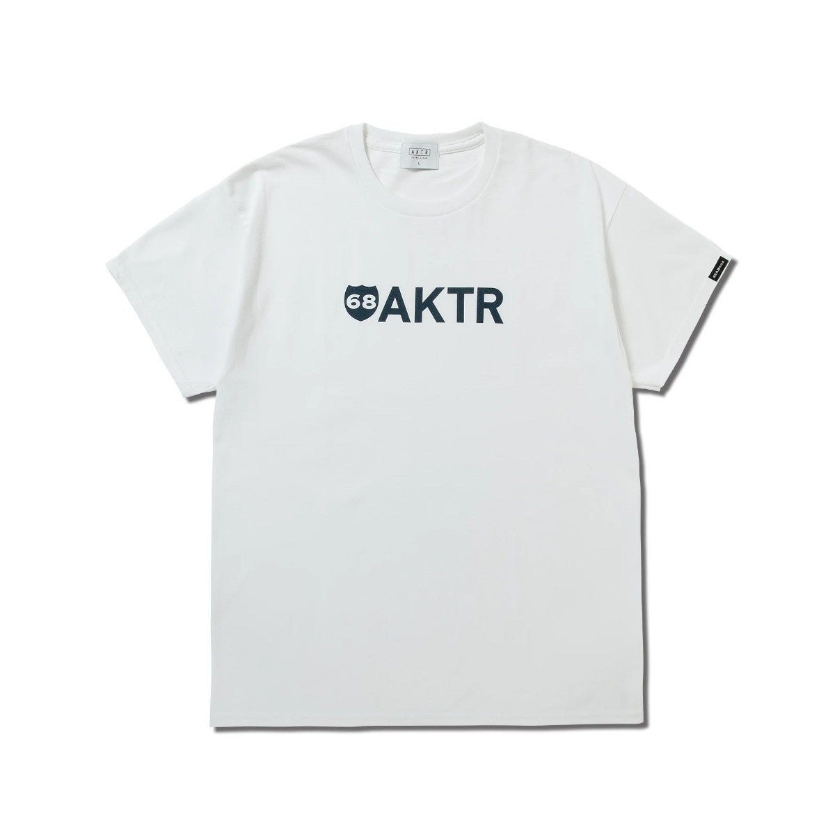 AKTR 68xAKTR LOGO TEE アクター 68xAKTR ロゴ ティー 225-044005【メンズ 半袖Tシャツ コラボ 25FW】