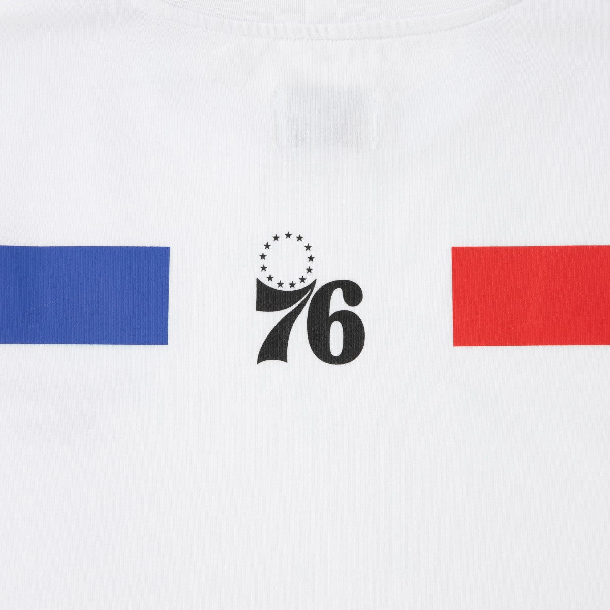 AKTR NBAxAKTR BACK LINE TEE PHI アクター NBAxAKTR バックラインTシャツ PHI 225-050005【メンズ 半袖Tシャツ チームロゴ ワンポイント 25SS】