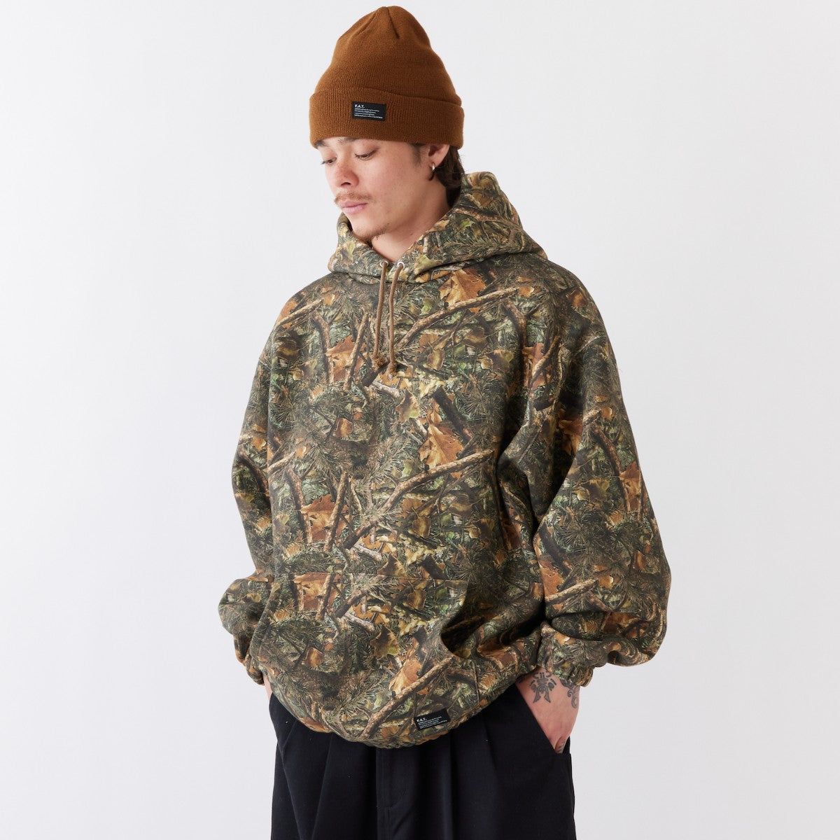 FAT WOODSFIELD.OVER エフエイティー ウッズフィールド.オーバー F32520-SW11【メンズ スウェット パーカー カモフラージュ 裏毛 25FW】
