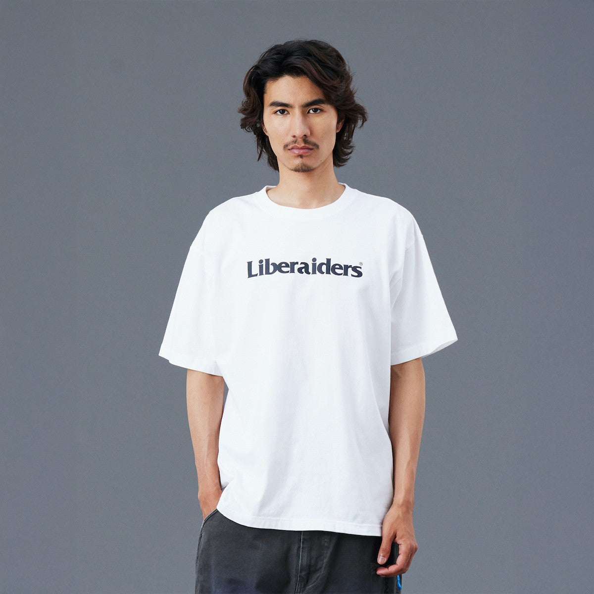 Liberaiders OG LOGO TEE リベレイダース OG ロゴ ティー 77601【メンズ Tシャツ 半袖 ロゴ プリント ヴィンテージテイスト 25FW】