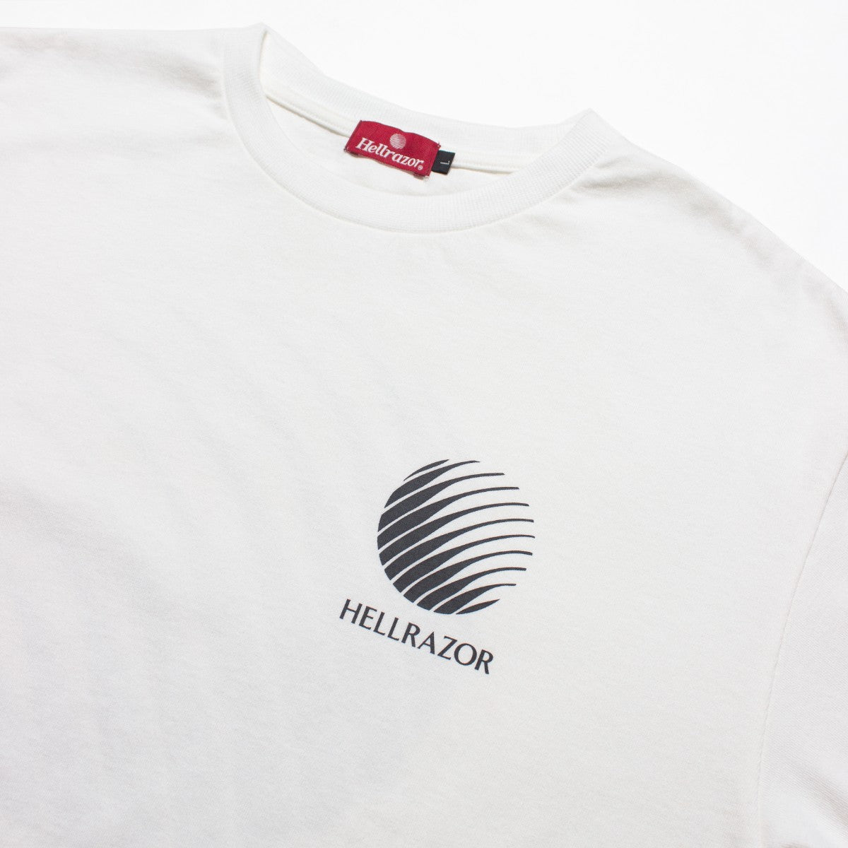 Hellrazor CORE LOGO T-SHIRT ヘルレイザー コア ロゴ Tシャツ 01125SPQS5302【メンズ 半袖Tシャツ バックプリント ブランドロゴ 25FW】