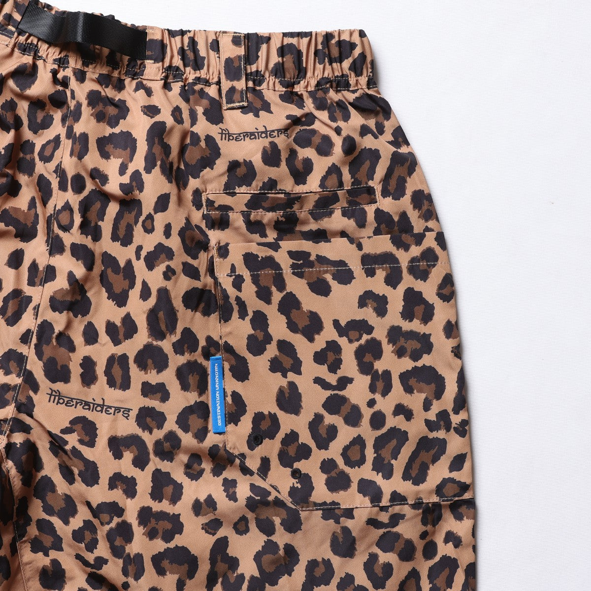 Liberaiders LEOPARD UTILITY SHORTS リベレイダース レオパード ユーティリティ ショーツ 738012513【メンズ ハーフパンツ ショートパンツ 総柄 撥水素材 アウトドア 販路限定 25FW】