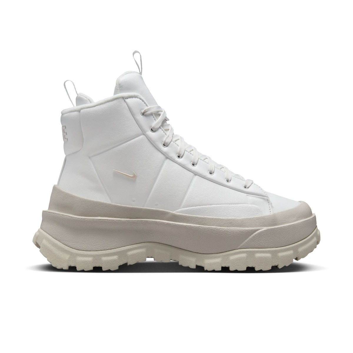 NIKE Blazer Roam Mid ナイキ ウィメンズ ブレーザー ローム MID FQ9065-100【レディース 防水 耐久性 クラシック スニーカー トラクション 快適 25FW】