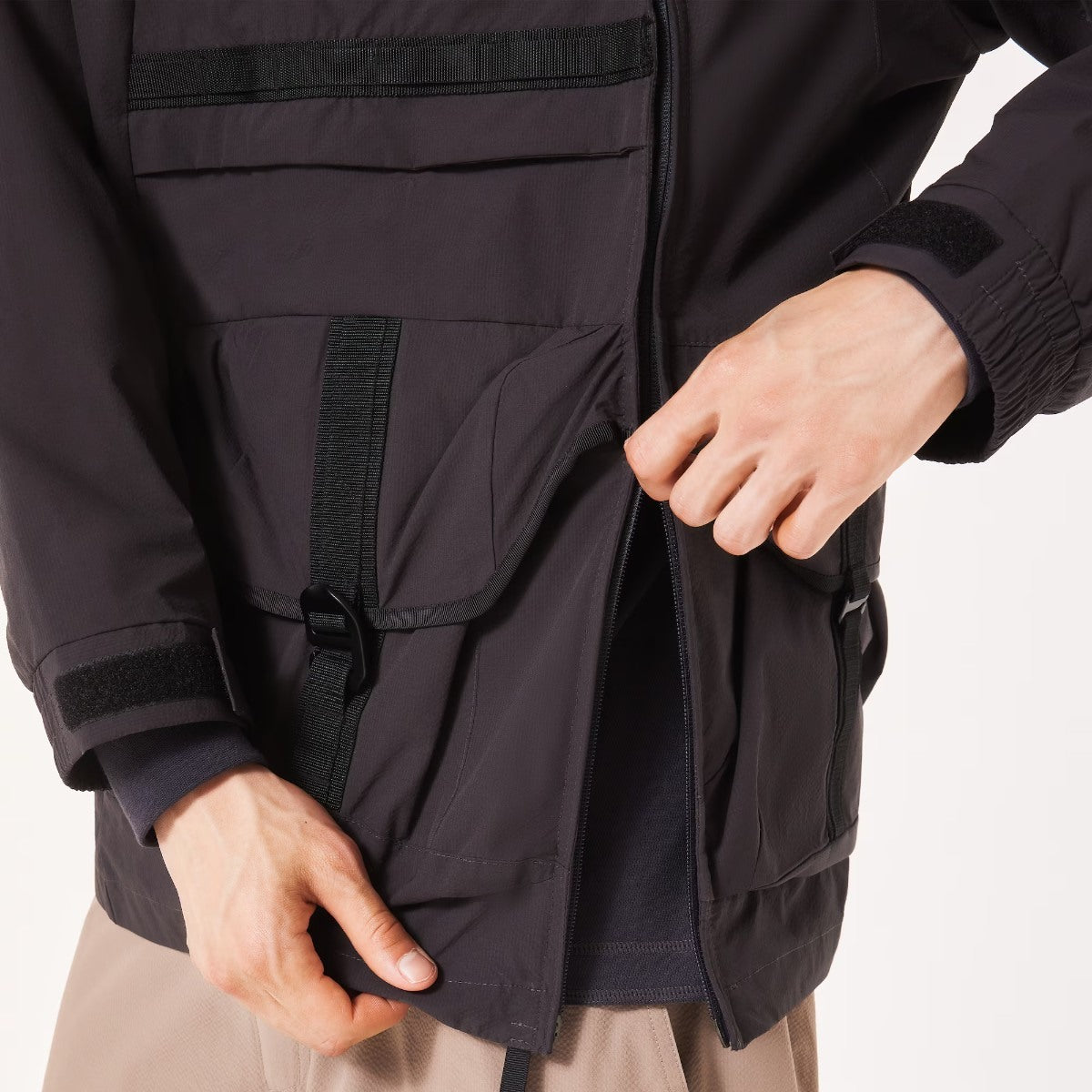 OAKLEY Fgl Stroke Anorak 5.7 オークリー FGL ストローク アノラック 5.7 FOA408118【メンズ ジャケット 撥水 防風 アウトドア 機能性 ポケット収納 25FW】