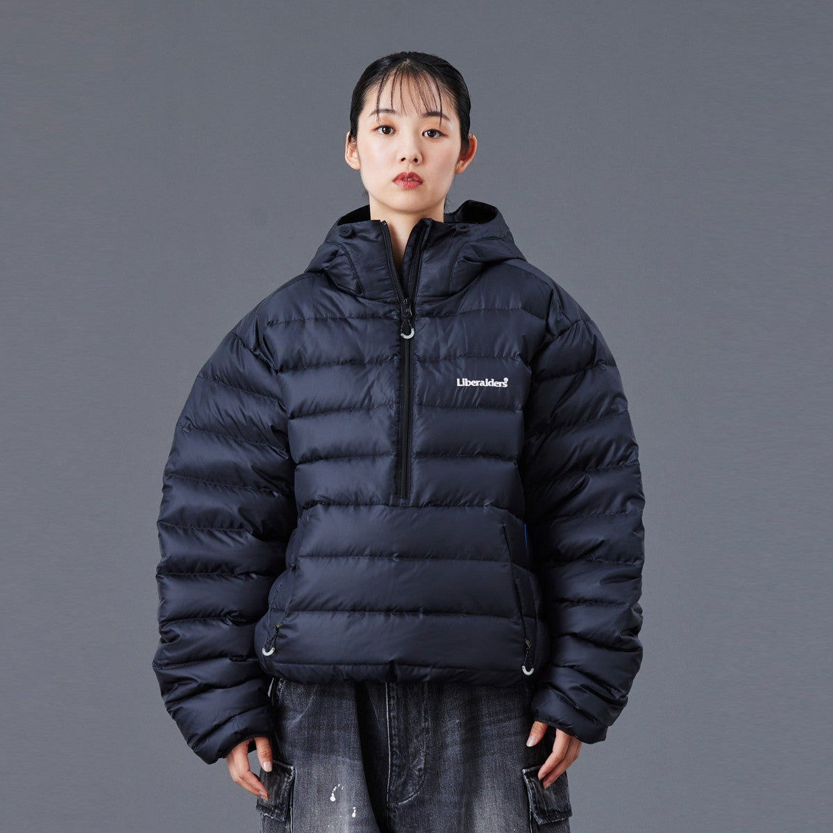 Liberaiders DOWN HALF ZIP HOODIE リベレイダース ダウン ハーフジップ フーディ 77009【メンズ ダウン フーディ 撥水 軽量 防寒性 リップストップ 静電気防止 25FW】