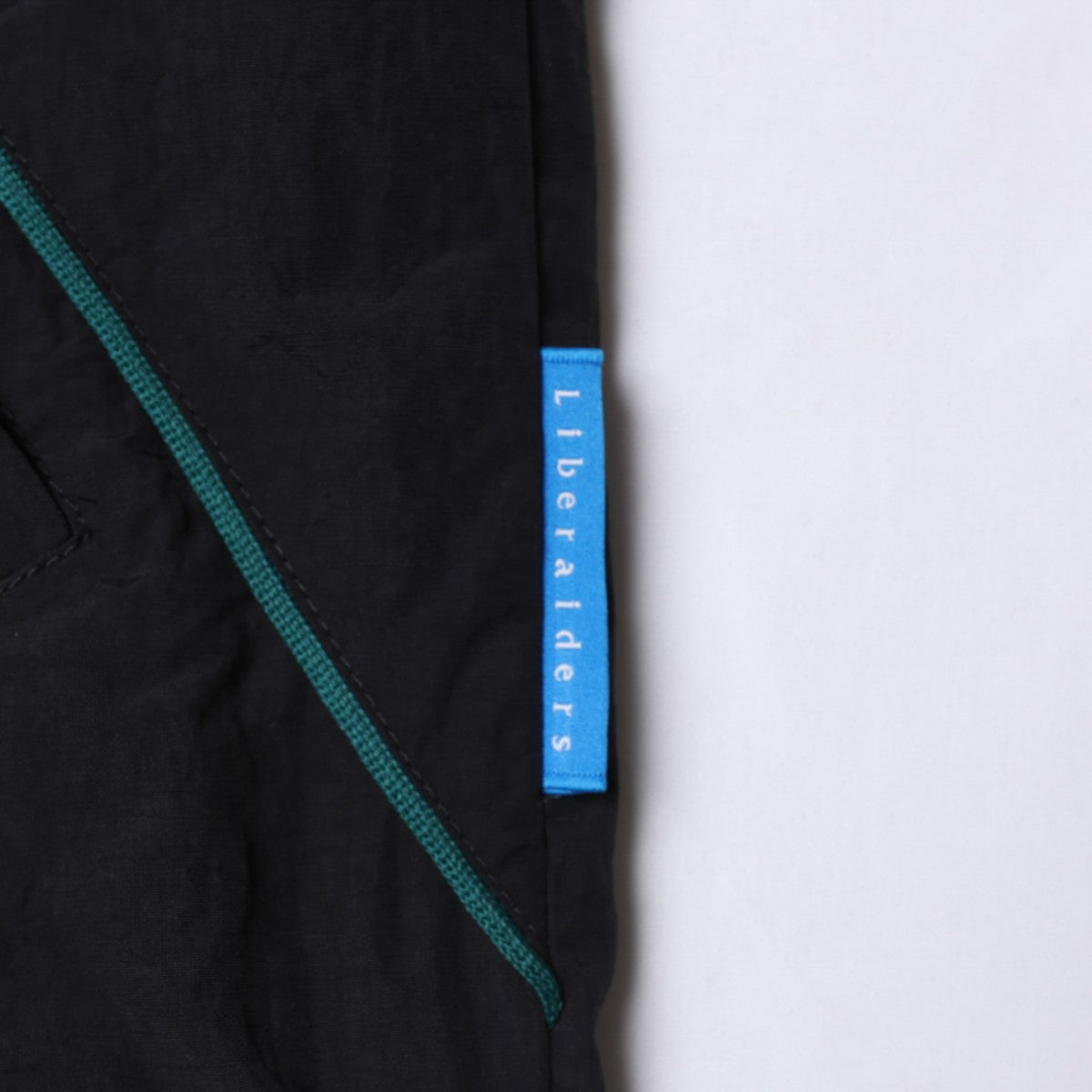 Liberaiders NYLON HALF ZIP リベレイダース ナイロン ハーフジップ 77016【メンズ アウター ナイロンジャケット ハーフジップ ウインドブレーカー スポーツ ミリタリー 25FW】