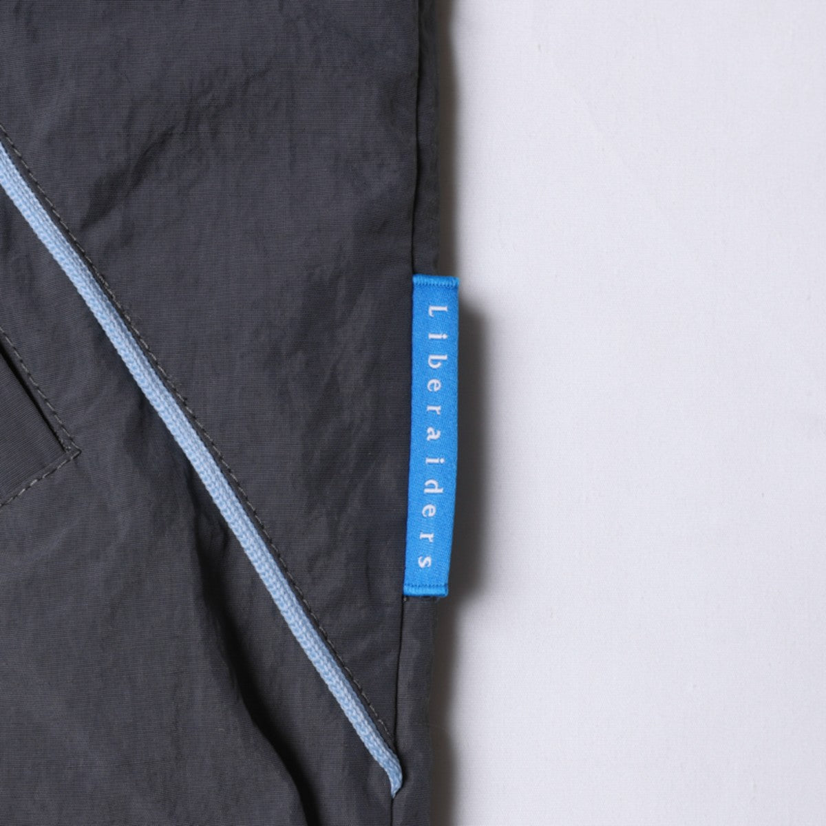 Liberaiders NYLON HALF ZIP リベレイダース ナイロン ハーフジップ 77016【メンズ アウター ナイロンジャケット ハーフジップ ウインドブレーカー スポーツ ミリタリー 25FW】