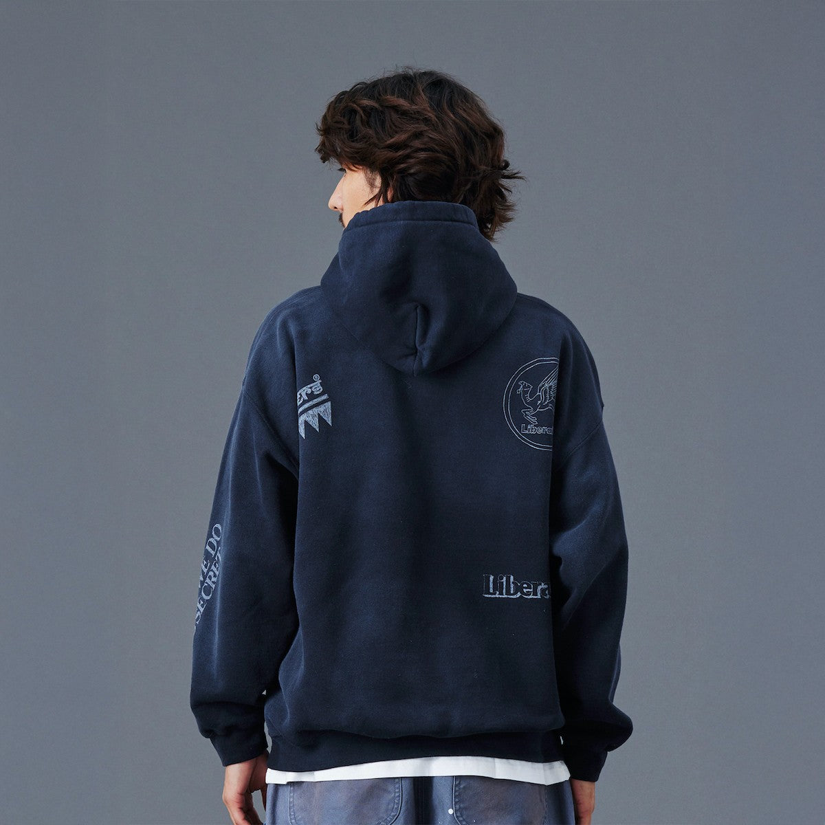 Liberaiders HANDWRITING PRINT HOODIE リベレイダース ハンドライティング プリント フーディー 77311【メンズ スウェット フーディ パーカー ヴィンテージ プリント カジュアル 25FW】