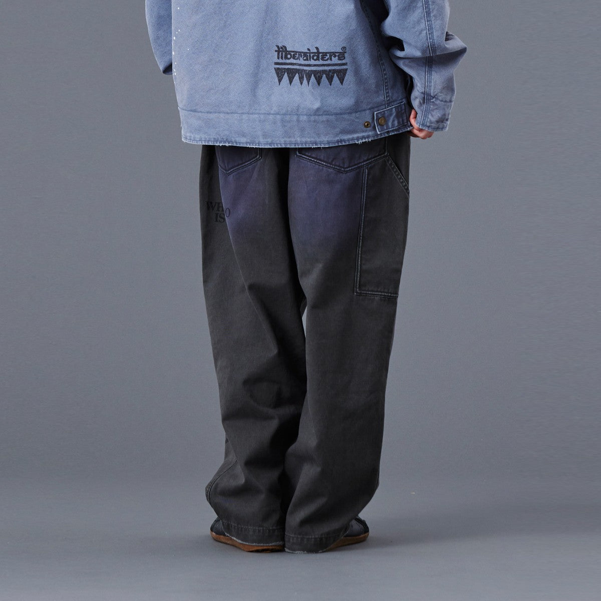 Liberaiders HANDWRITING PRINT CHINO SARROUEL PANTS リベレイダース ハンドライティング プリント チノ サルエルパンツ 77702【メンズ サルエル チノ パンツ ペインター ヴィンテージ 加工 25FW】