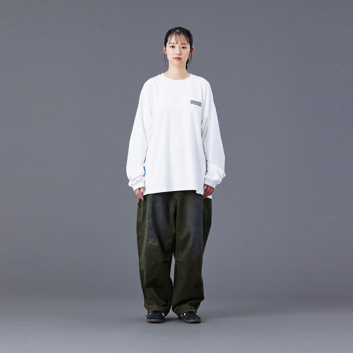 Liberaiders HANDWRITING PRINT CHINO SARROUEL PANTS リベレイダース ハンドライティング プリント チノ サルエルパンツ 77702【メンズ サルエル チノ パンツ ペインター ヴィンテージ 加工 25FW】