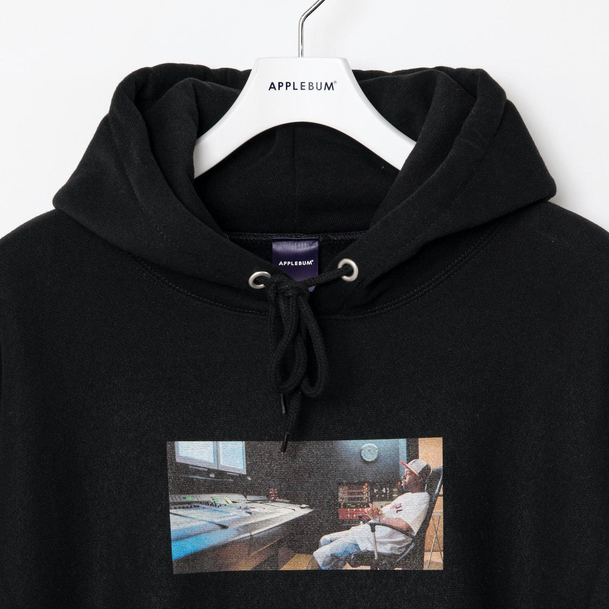 APPLEBUM “ERIC COLEMAN” SWEAT HOODIE-J アップルバム “エリック・コールマン” スウェット フーディ-J EC2510402【メンズ トップス フーディ パーカー フォトグラファー コラボ 25FW】