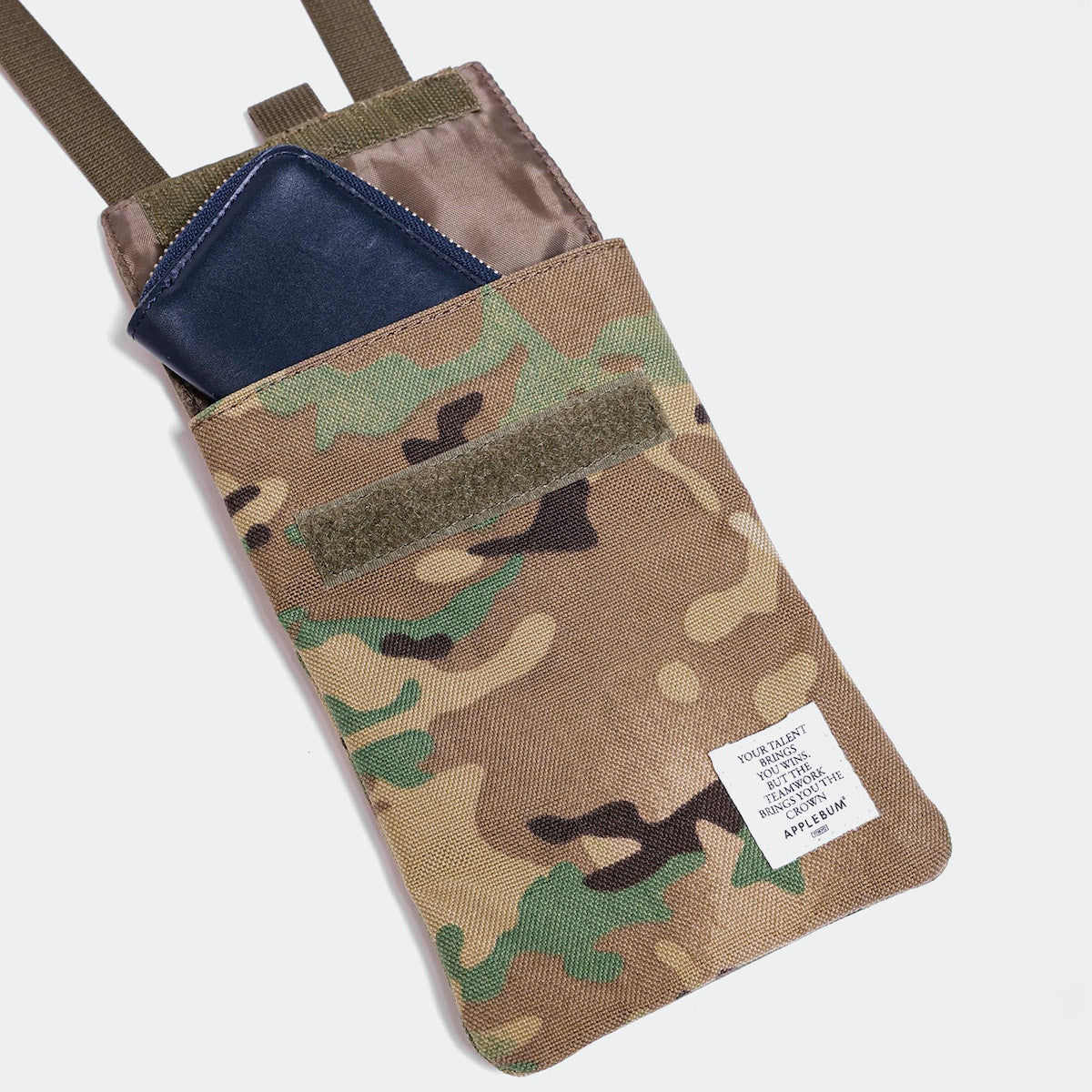 APPLEBUM Camo Neck Pouch アップルバム カモ ネックポーチ 2521010【メンズ ネックポーチ ナイロン素材 耐久性 小物収納 ユニセックス 25FW】