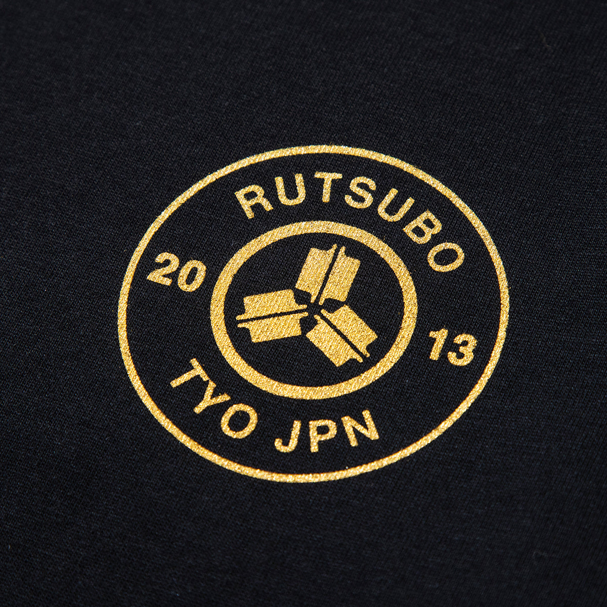 坩堝 坩堝ア式蹴球部 LS T-SHIRT RUTSUBO 坩堝ア式蹴球部 ロングスリーブ Tシャツ R25FA-SUDA-LS【メンズ Tシャツ 長袖 ロンT サッカー コラボ 販路限定 25FW】
