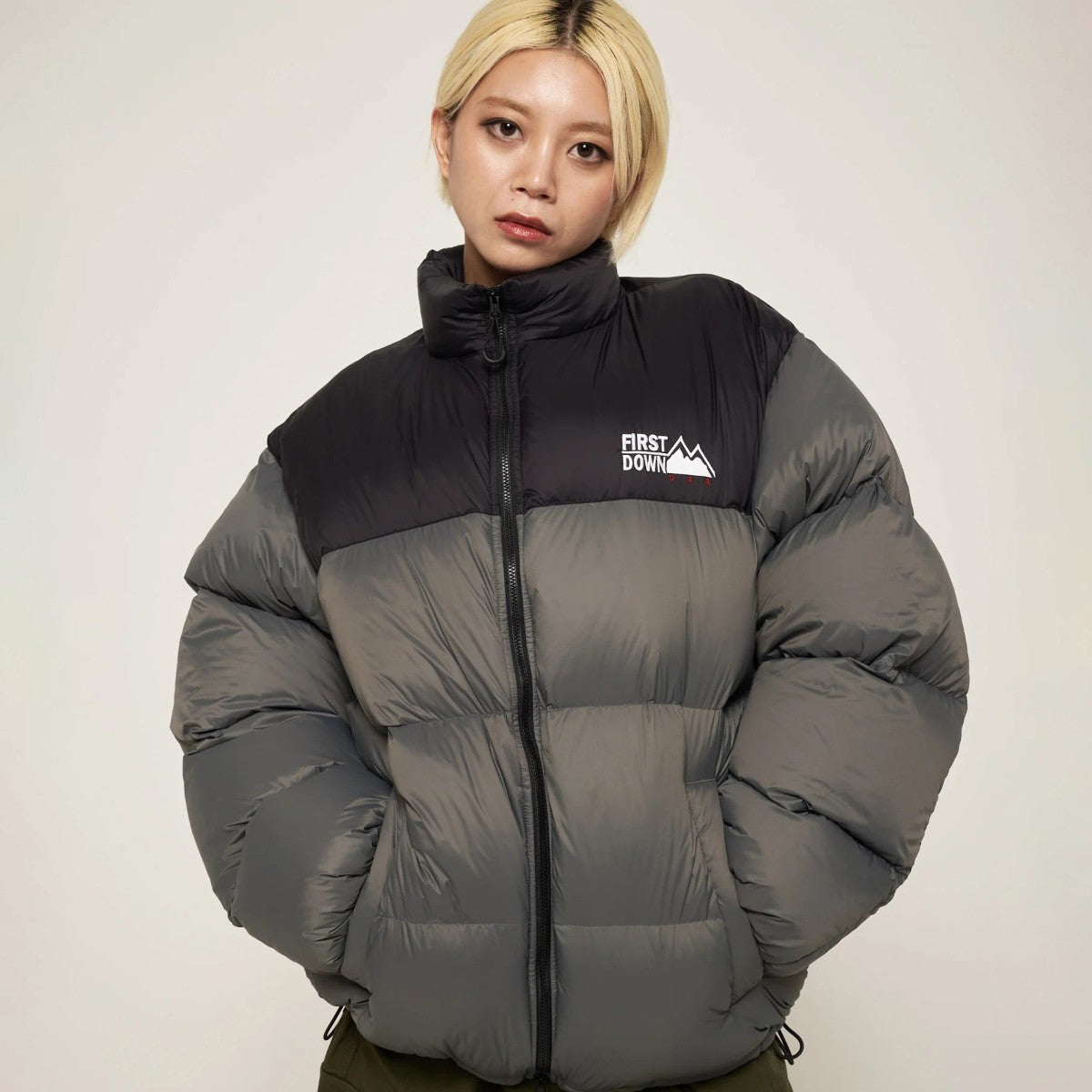 FIRST DOWN LIGHT BUBBLE DOWN JKT ファーストダウン ライトバブルダウンジャケット F942011【メンズ ダウンジャケット 軽量 保温 撥水 アウター 25FW】