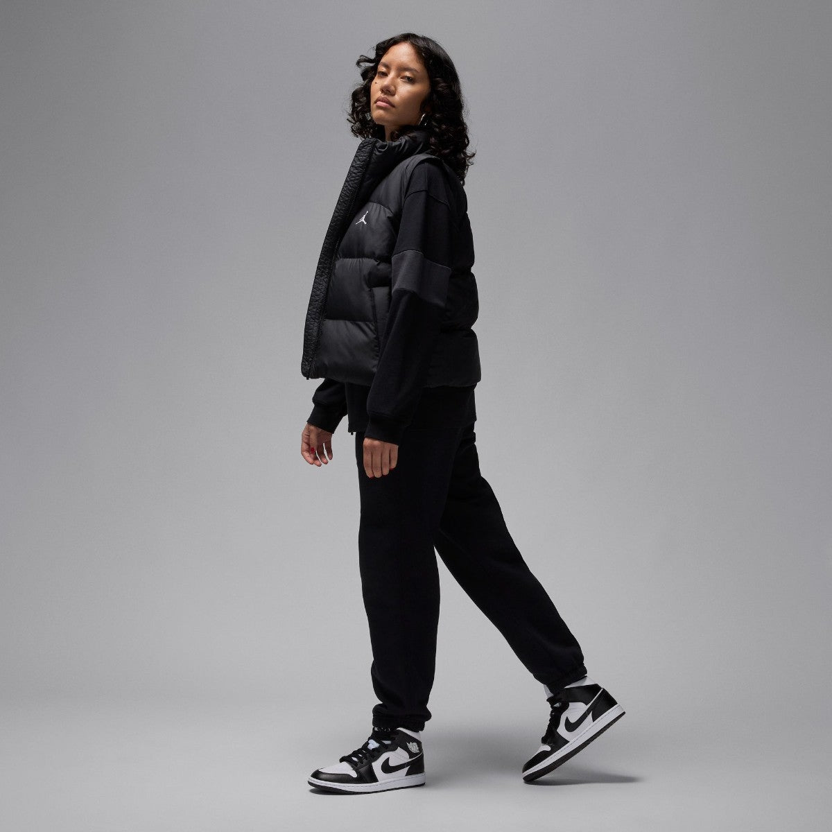 JORDAN BRAND Air Jordan 1 Mid ジョーダンブランド ウィメンズ エア ジョーダン 1 Mid DV0991-101【レディース スニーカー ミッドカット バスケット 26SS】